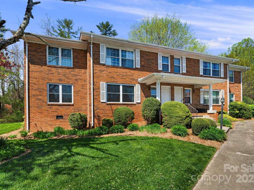 28 Capri Lane, Hendersonville, NC 28792.  MLS# CAR4247195, YatesRealty ID 458. 