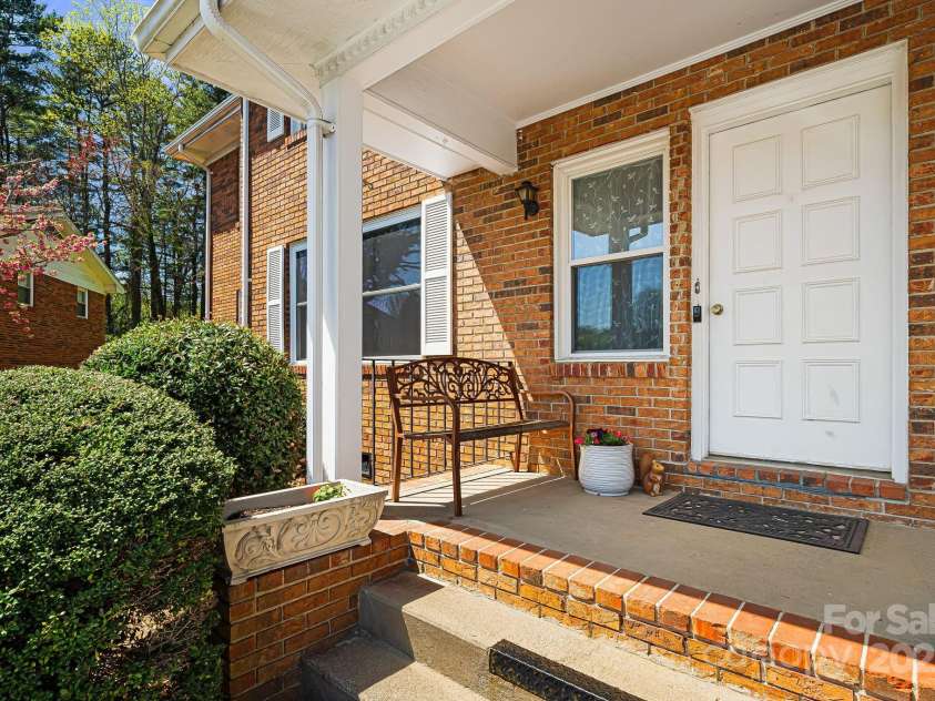 28 Capri Lane, Hendersonville, NC 28792.  MLS# CAR4247195, YatesRealty ID 458. 