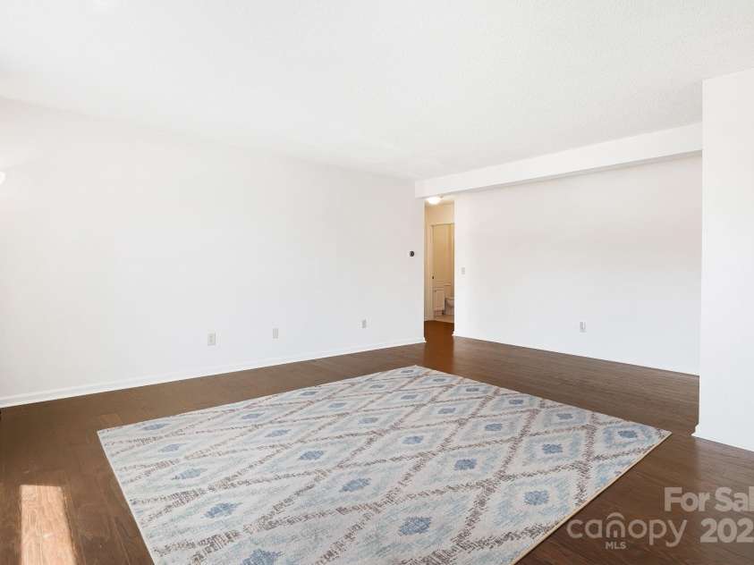 28 Capri Lane, Hendersonville, NC 28792.  MLS# CAR4247195, YatesRealty ID 458. 