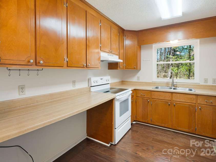 28 Capri Lane, Hendersonville, NC 28792.  MLS# CAR4247195, YatesRealty ID 458. 