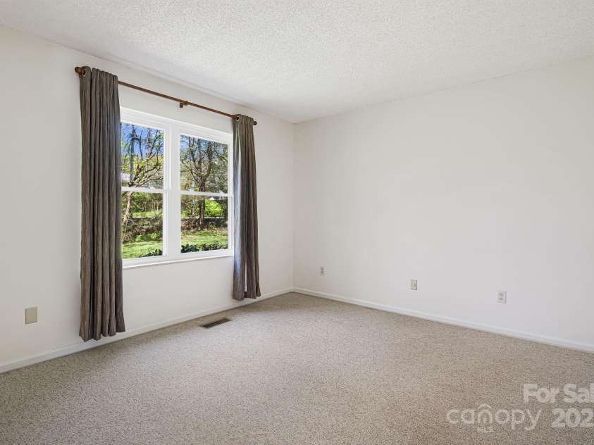 28 Capri Lane, Hendersonville, NC 28792.  MLS# CAR4247195, YatesRealty ID 458. 