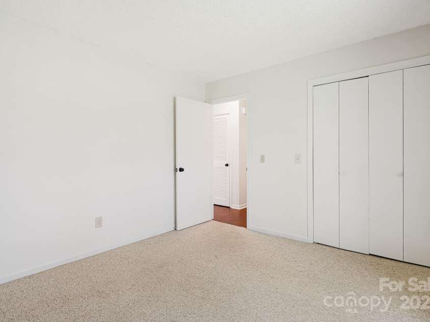 28 Capri Lane, Hendersonville, NC 28792.  MLS# CAR4247195, YatesRealty ID 458. 