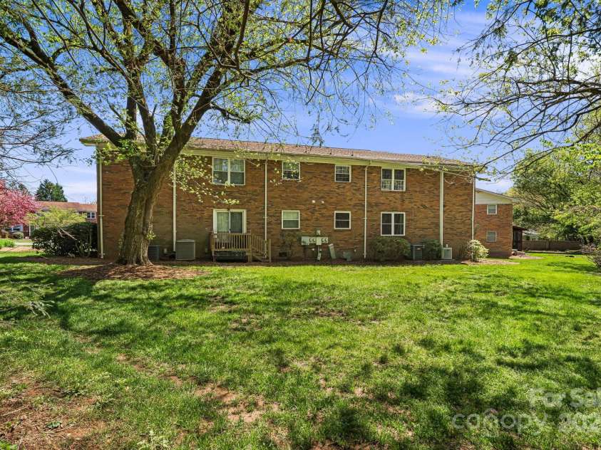 28 Capri Lane, Hendersonville, NC 28792.  MLS# CAR4247195, YatesRealty ID 458. 