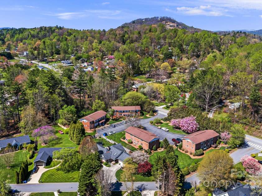 28 Capri Lane, Hendersonville, NC 28792.  MLS# CAR4247195, YatesRealty ID 458. 