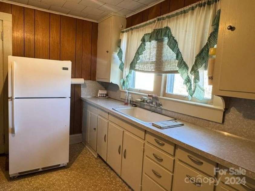 605 Meeting Street, Morganton, NC 28655.  MLS# CAR4085302, YatesRealty ID 458. 