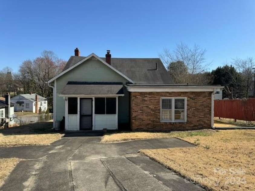 605 Meeting Street, Morganton, NC 28655.  MLS# CAR4085302, YatesRealty ID 458. Back parking