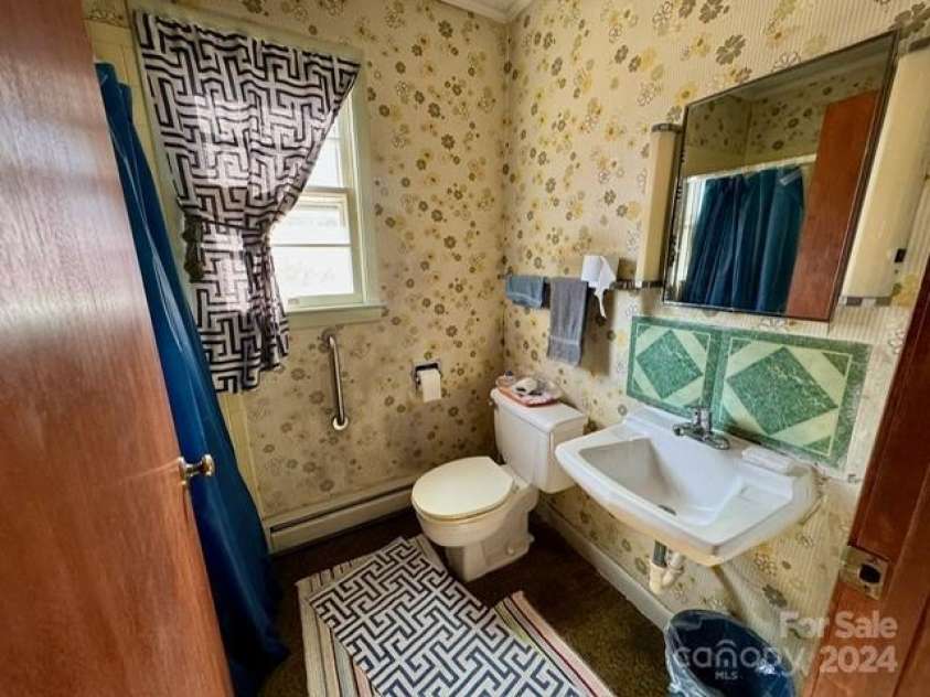 605 Meeting Street, Morganton, NC 28655.  MLS# CAR4085302, YatesRealty ID 458. Bathroom main
