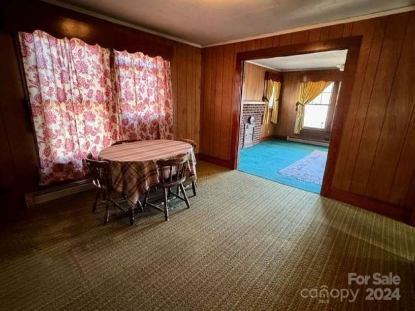 605 Meeting Street, Morganton, NC 28655.  MLS# CAR4085302, YatesRealty ID 458. Dining room