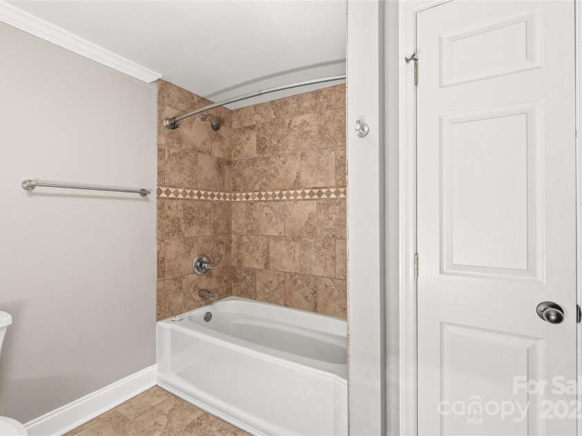 4783 Rainey Lane, Maiden, NC 28650.  MLS# CAR4232202, YatesRealty ID 4580. 2nd bathroom
