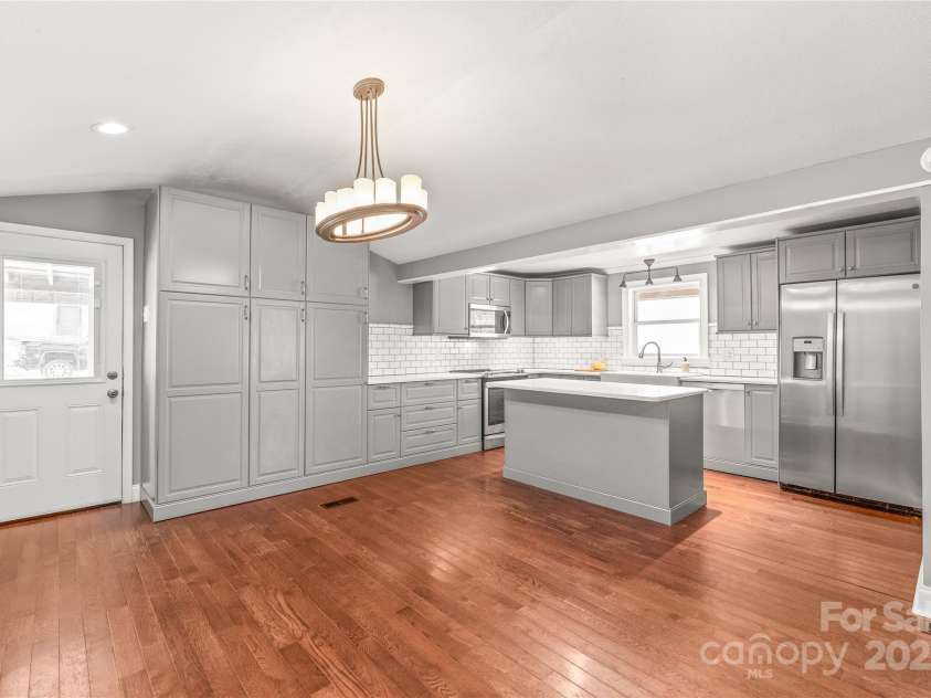 4783 Rainey Lane, Maiden, NC 28650.  MLS# CAR4232202, YatesRealty ID 4580. Beautiful updated kitchen