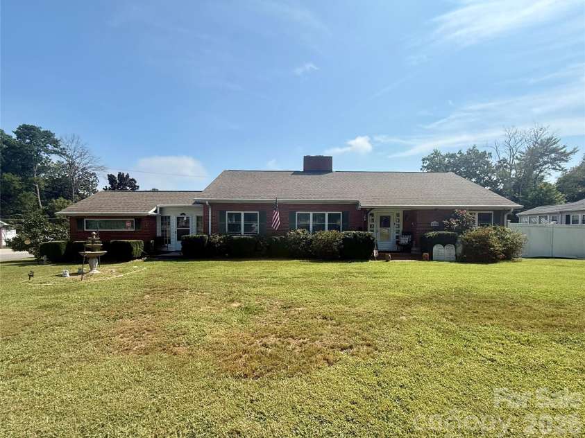 401 Mulberry Street, Cherryville, NC 28021.  MLS# CAR4416640, YatesRealty ID 45800. 