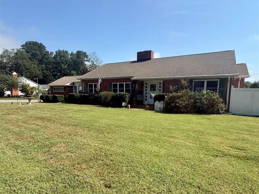 401 Mulberry Street, Cherryville, NC 28021.  MLS# CAR4416640, YatesRealty ID 45800. 