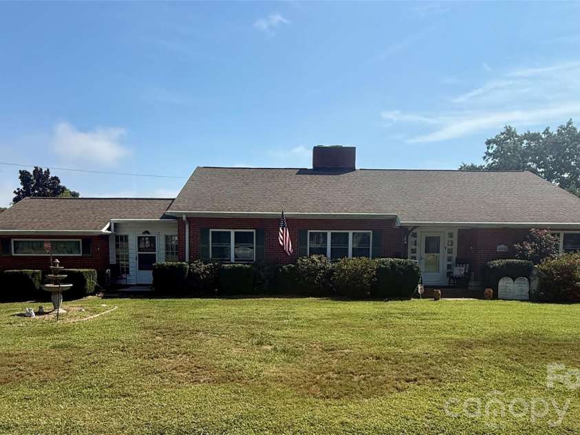 401 Mulberry Street, Cherryville, NC 28021.  MLS# CAR4416640, YatesRealty ID 45800. 