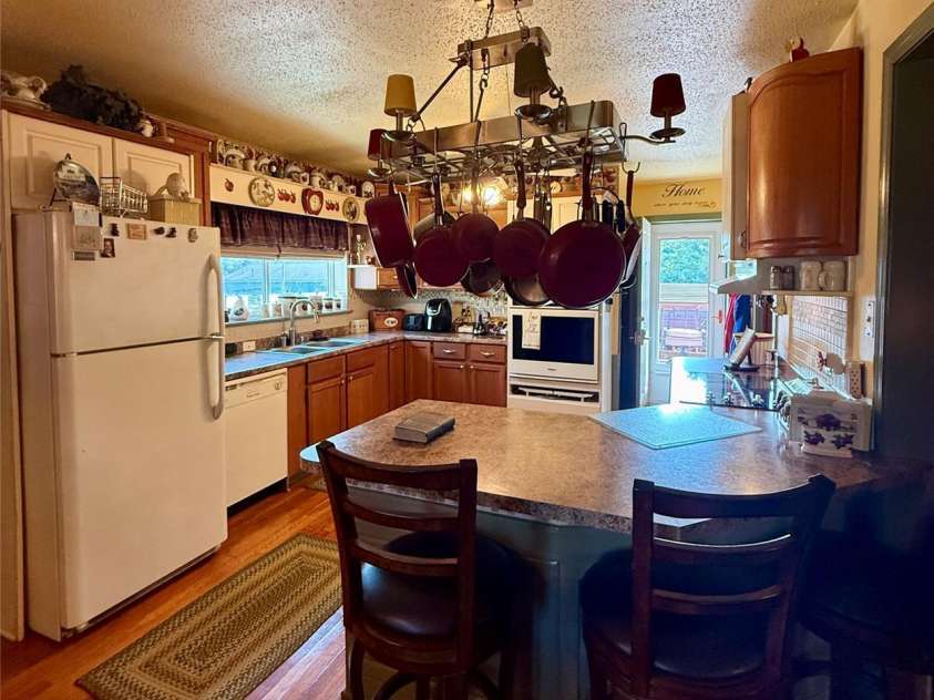 401 Mulberry Street, Cherryville, NC 28021.  MLS# CAR4416640, YatesRealty ID 45800. Kitchen/Breakfast Bar