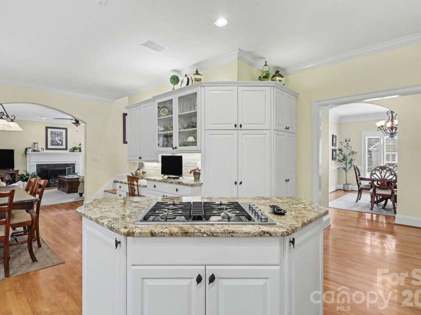 8724 Suninghurst Lane, Charlotte, NC 28277.  MLS# CAR4415077, YatesRealty ID 45802. 