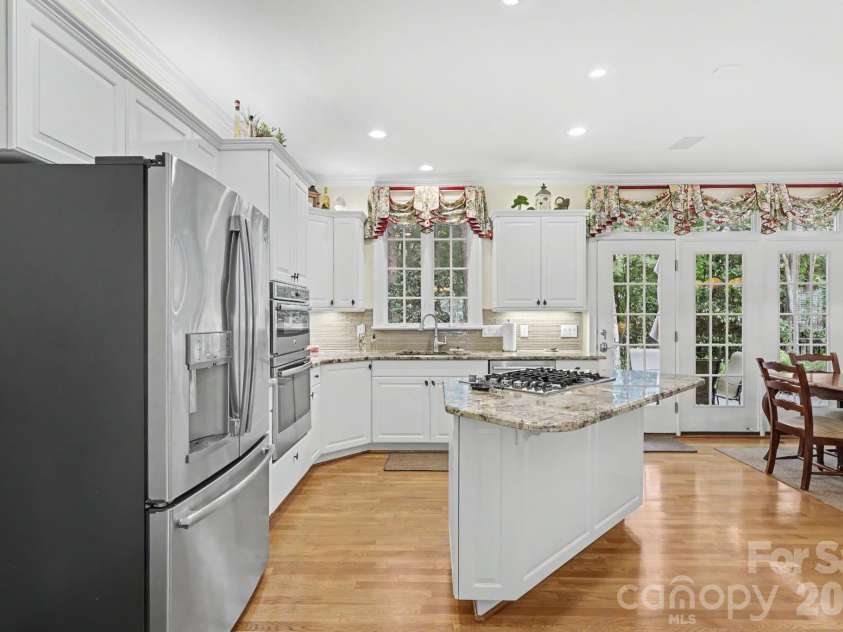 8724 Suninghurst Lane, Charlotte, NC 28277.  MLS# CAR4415077, YatesRealty ID 45802. 