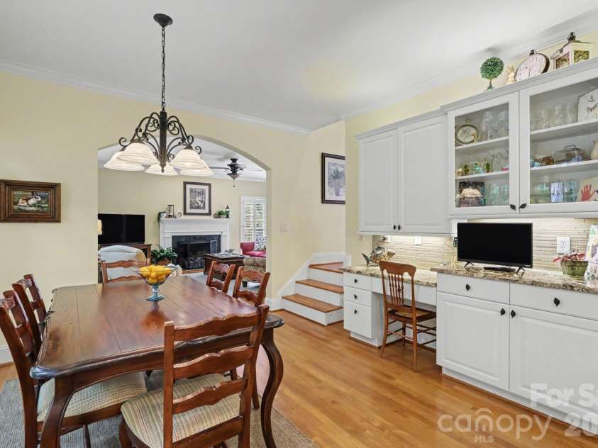 8724 Suninghurst Lane, Charlotte, NC 28277.  MLS# CAR4415077, YatesRealty ID 45802. 