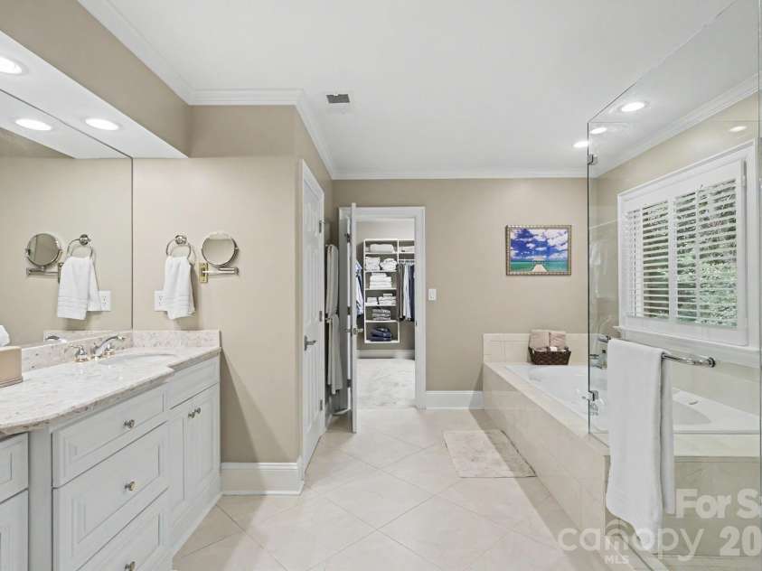 8724 Suninghurst Lane, Charlotte, NC 28277.  MLS# CAR4415077, YatesRealty ID 45802. 