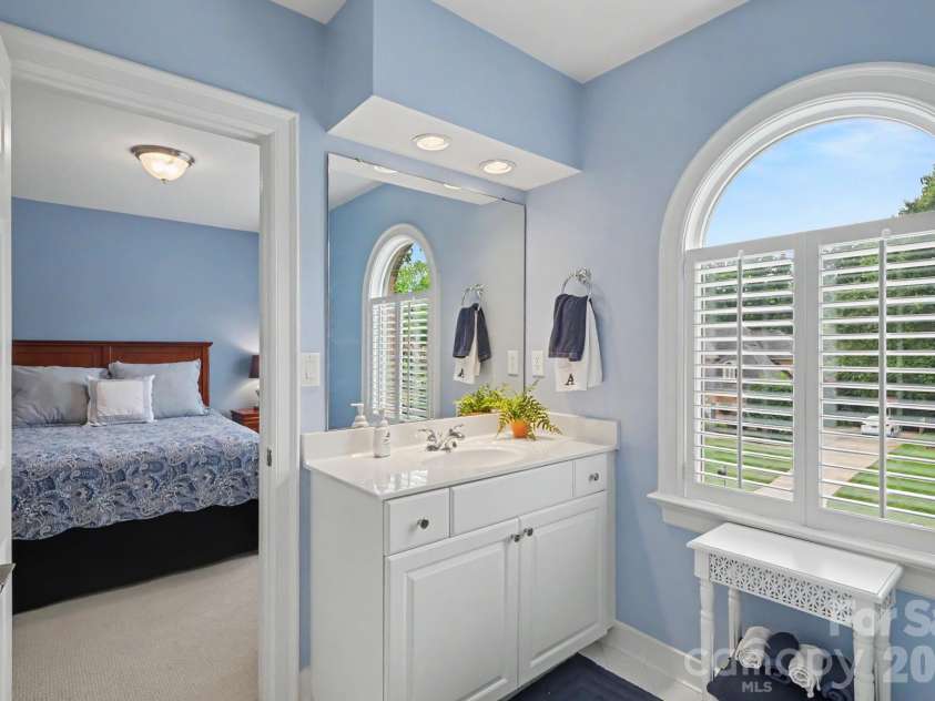 8724 Suninghurst Lane, Charlotte, NC 28277.  MLS# CAR4415077, YatesRealty ID 45802. 