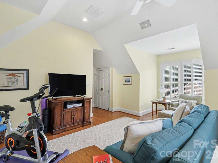 8724 Suninghurst Lane, Charlotte, NC 28277.  MLS# CAR4415077, YatesRealty ID 45802. 