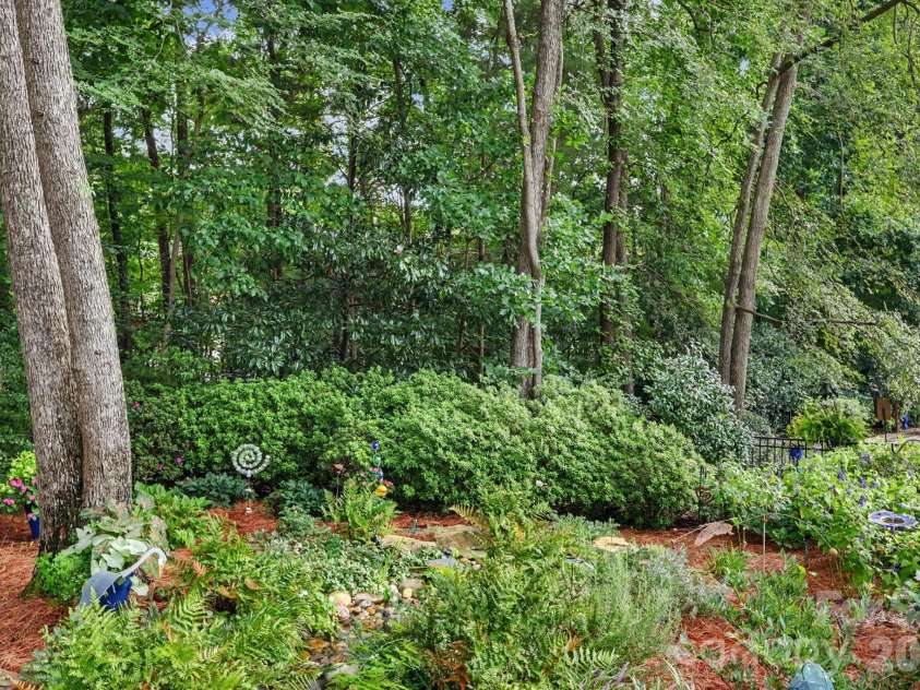 8724 Suninghurst Lane, Charlotte, NC 28277.  MLS# CAR4415077, YatesRealty ID 45802. 