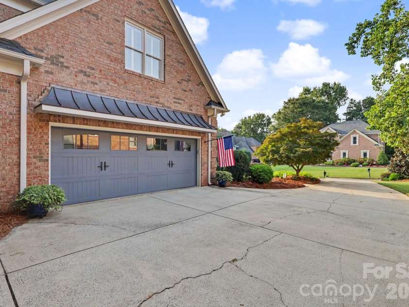 8724 Suninghurst Lane, Charlotte, NC 28277.  MLS# CAR4415077, YatesRealty ID 45802. 