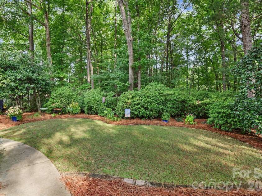 8724 Suninghurst Lane, Charlotte, NC 28277.  MLS# CAR4415077, YatesRealty ID 45802. 