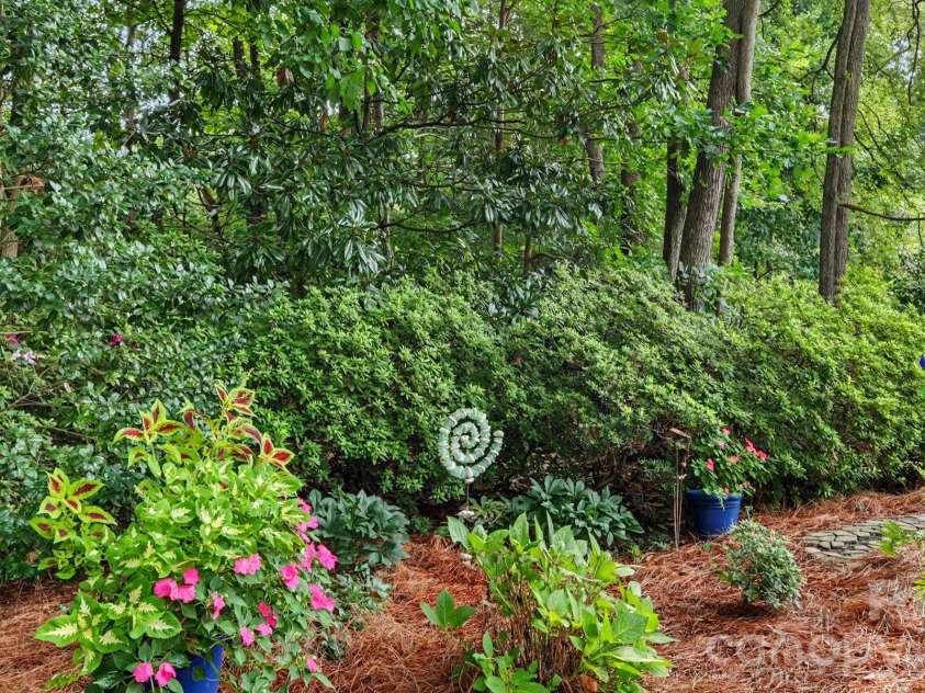 8724 Suninghurst Lane, Charlotte, NC 28277.  MLS# CAR4415077, YatesRealty ID 45802. Summer