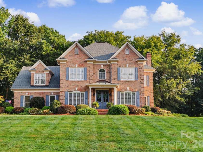 8724 Suninghurst Lane, Charlotte, NC 28277.  MLS# CAR4415077, YatesRealty ID 45802. Welcome home