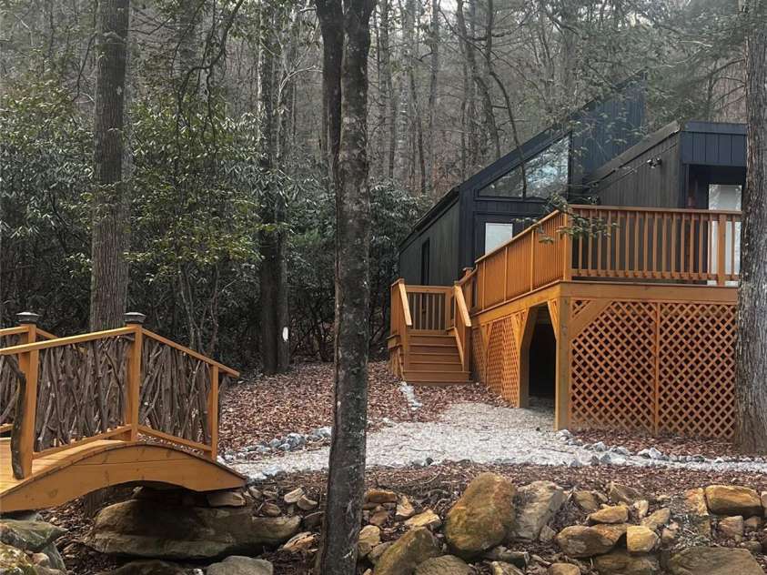 320 Never Mountain Road, Taylorsville, NC 28681.  MLS# CAR4416948, YatesRealty ID 45803. 