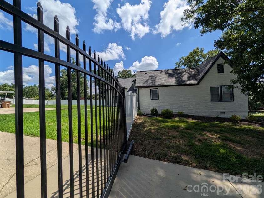 276 4th Street, Albemarle, NC 28001.  MLS# CAR4412277, YatesRealty ID 45806. 