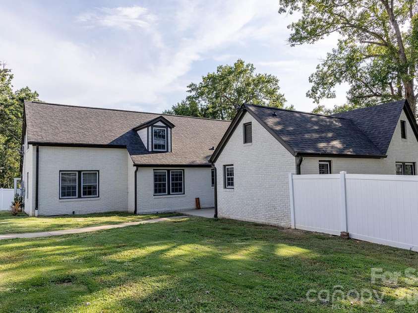 276 4th Street, Albemarle, NC 28001.  MLS# CAR4412277, YatesRealty ID 45806. 