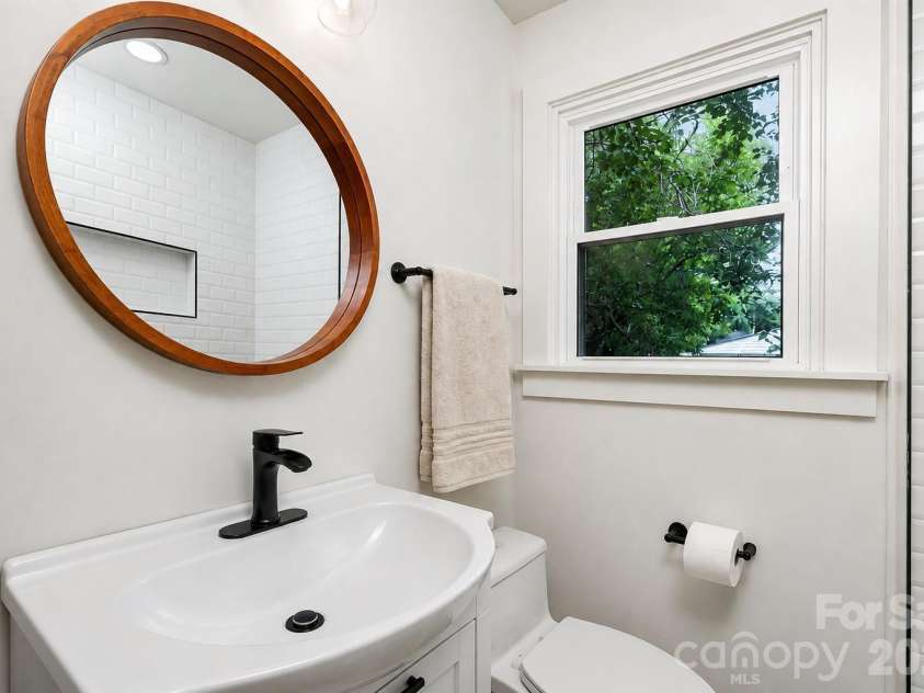 2104 St Mark Street, Charlotte, NC 28216.  MLS# CAR4416689, YatesRealty ID 45808. 