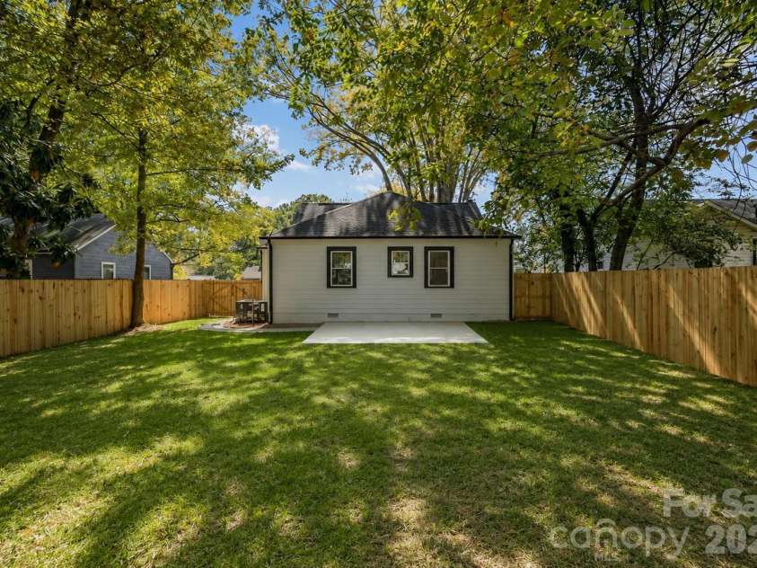 2104 St Mark Street, Charlotte, NC 28216.  MLS# CAR4416689, YatesRealty ID 45808. 