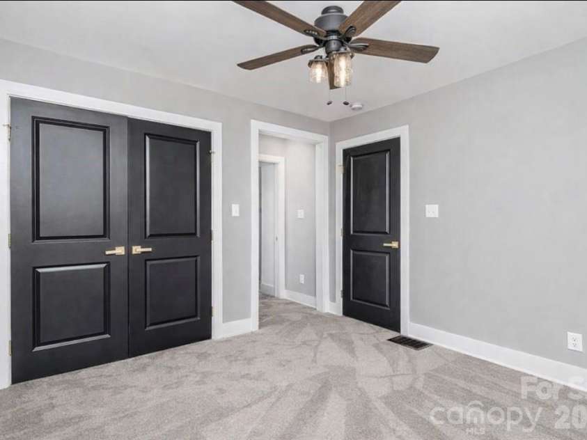 2104 St Mark Street, Charlotte, NC 28216.  MLS# CAR4416689, YatesRealty ID 45808. 