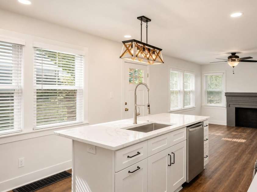 2104 St Mark Street, Charlotte, NC 28216.  MLS# CAR4416689, YatesRealty ID 45808. 