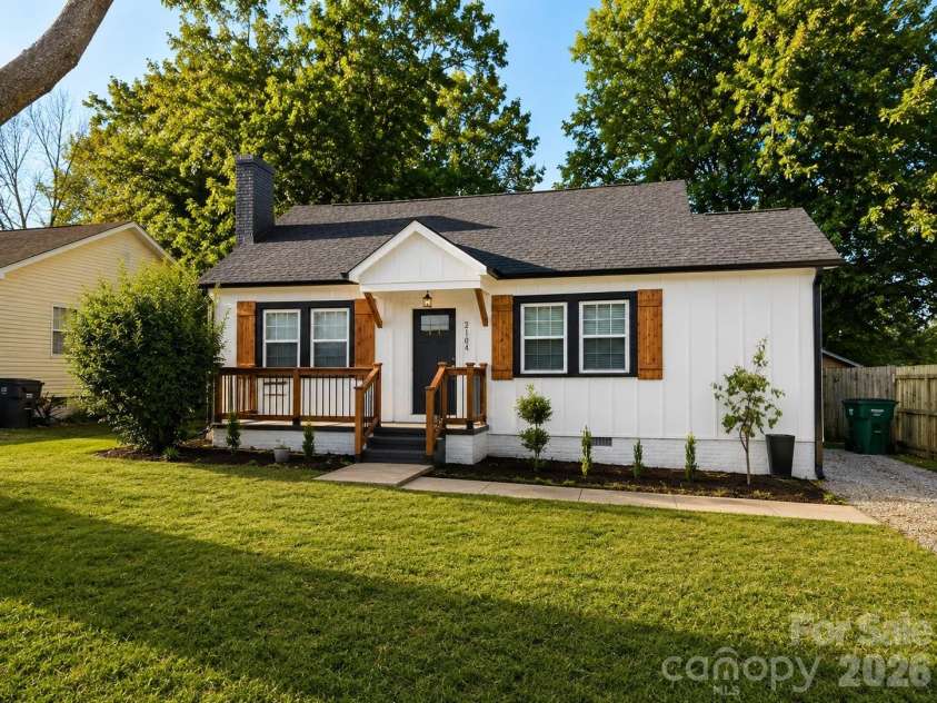 2104 St Mark Street, Charlotte, NC 28216.  MLS# CAR4416689, YatesRealty ID 45808. 