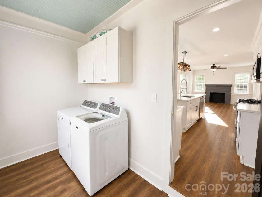 2104 St Mark Street, Charlotte, NC 28216.  MLS# CAR4416689, YatesRealty ID 45808. 
