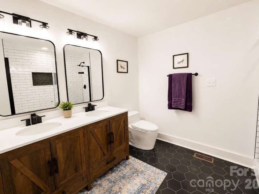2104 St Mark Street, Charlotte, NC 28216.  MLS# CAR4416689, YatesRealty ID 45808. 