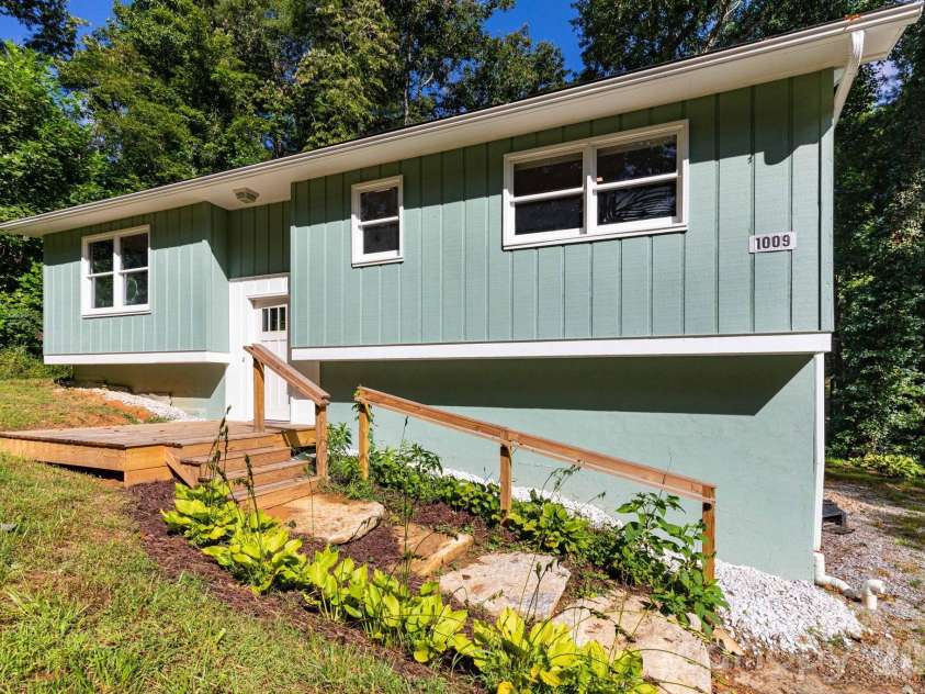 1009 Sharon Ridge Road, Fairview, NC 28730.  MLS# CAR4416738, YatesRealty ID 45809. Landscaped entrance way.