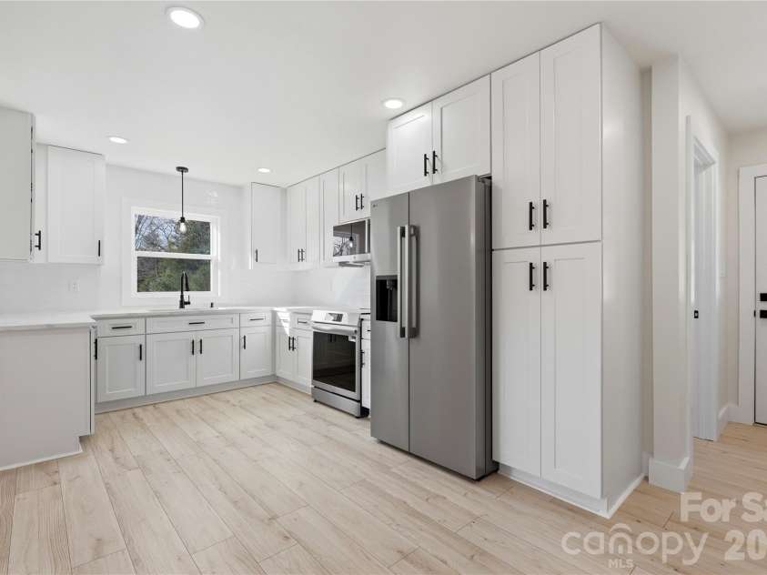 7301 Marlbrook Drive, Charlotte, NC 28212.  MLS# CAR4354813, YatesRealty ID 4581. 