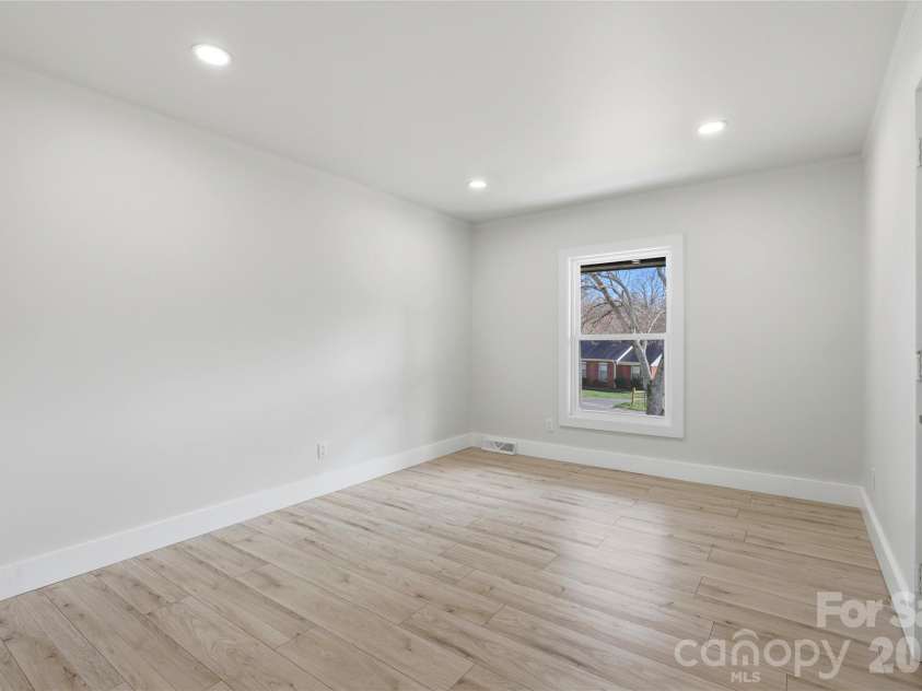7301 Marlbrook Drive, Charlotte, NC 28212.  MLS# CAR4354813, YatesRealty ID 4581. 