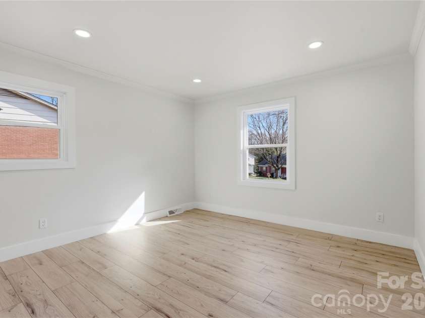 7301 Marlbrook Drive, Charlotte, NC 28212.  MLS# CAR4354813, YatesRealty ID 4581. 