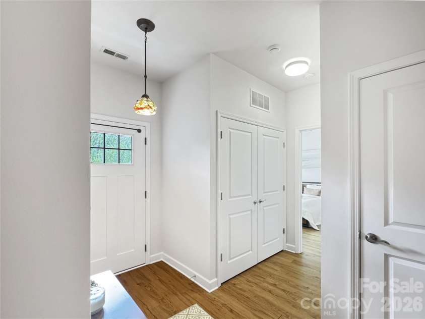 404 Skipwith Place, Charlotte, NC 28217.  MLS# CAR4416458, YatesRealty ID 45811. 