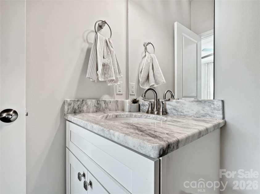404 Skipwith Place, Charlotte, NC 28217.  MLS# CAR4416458, YatesRealty ID 45811. 