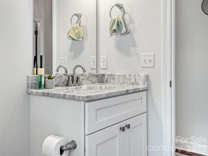 404 Skipwith Place, Charlotte, NC 28217.  MLS# CAR4416458, YatesRealty ID 45811. 