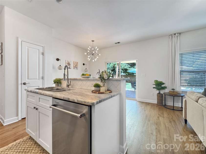 404 Skipwith Place, Charlotte, NC 28217.  MLS# CAR4416458, YatesRealty ID 45811. 