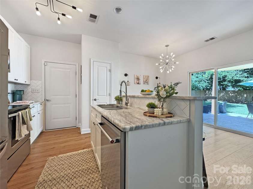 404 Skipwith Place, Charlotte, NC 28217.  MLS# CAR4416458, YatesRealty ID 45811. 