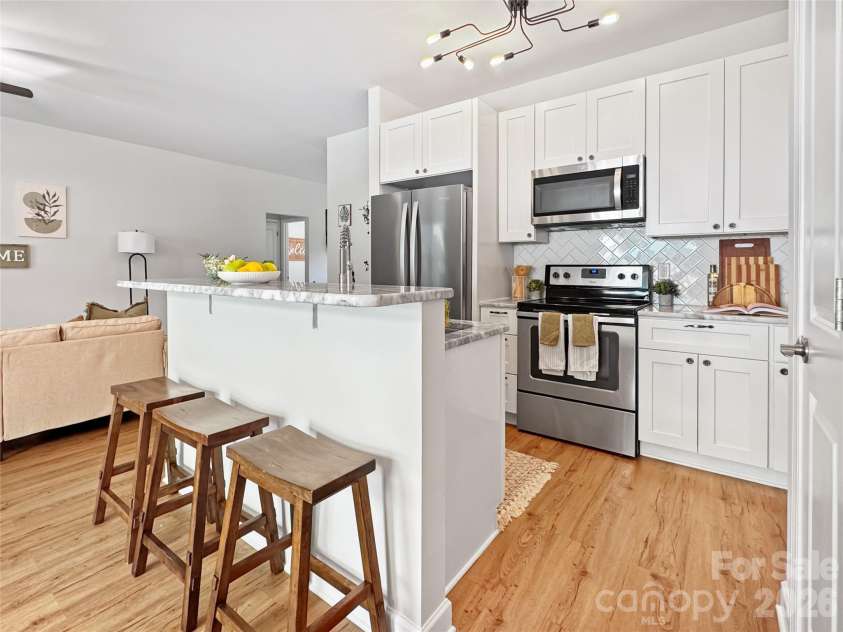 404 Skipwith Place, Charlotte, NC 28217.  MLS# CAR4416458, YatesRealty ID 45811. 