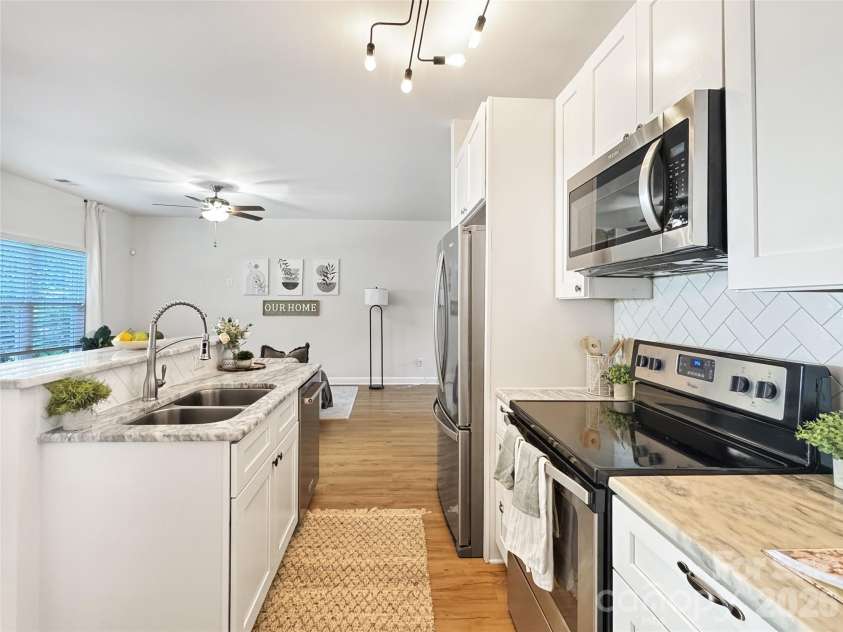 404 Skipwith Place, Charlotte, NC 28217.  MLS# CAR4416458, YatesRealty ID 45811. 